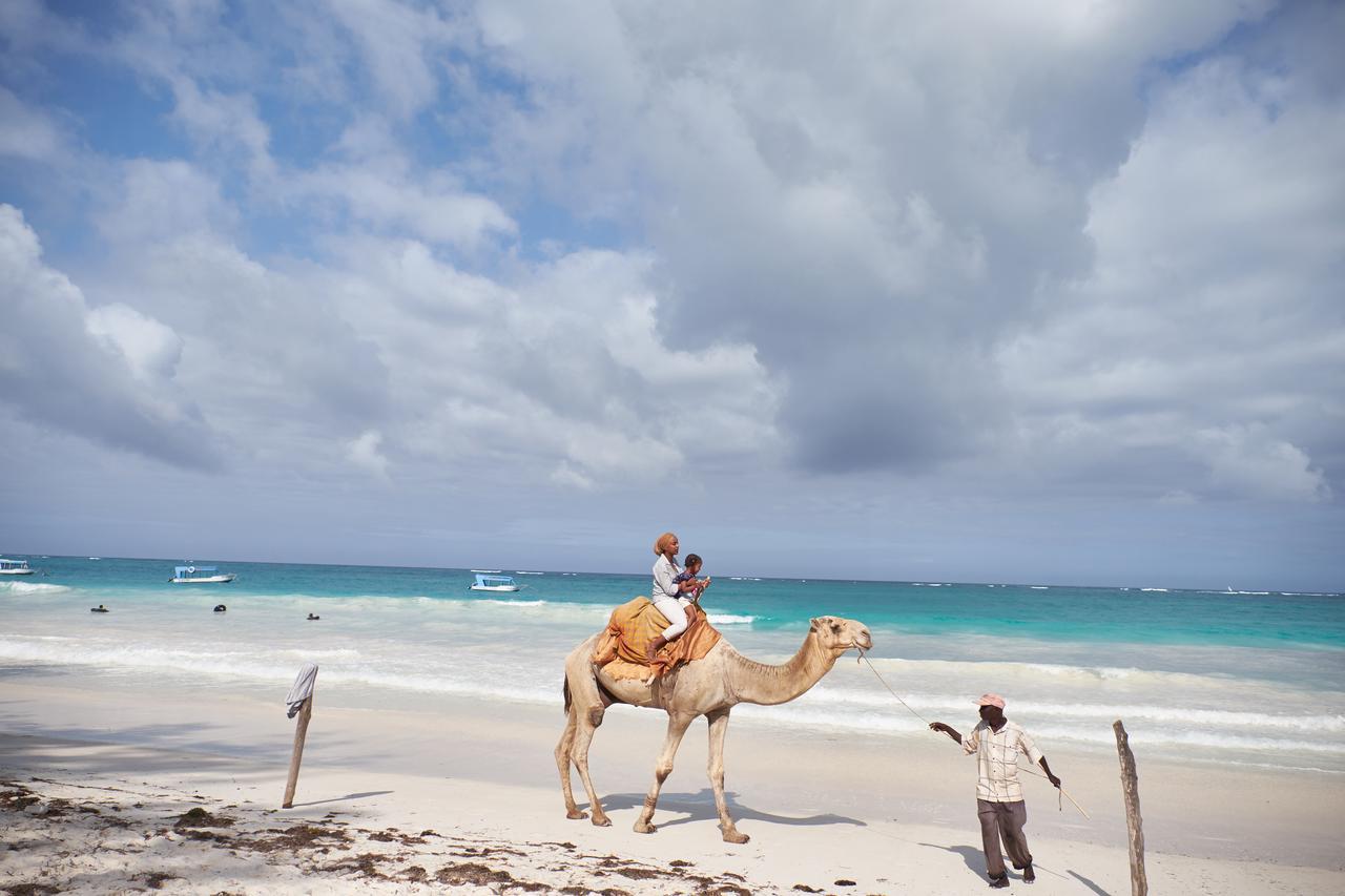 Stilts Playa de Diani Exterior foto